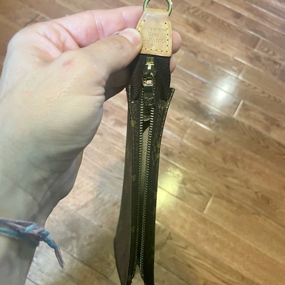 Louis Vuitton Mini Pochette - Picture 5 of 7